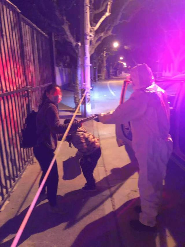 外婆突发高血压送医救治,民警紧急将7岁外孙送到母亲身边休闲区蓝鸢梦想 - Www.slyday.coM 外婆突发高血压送医救治,民警紧急将7岁外孙送到母亲身边休闲区蓝鸢梦想 - Www.slyday.coM