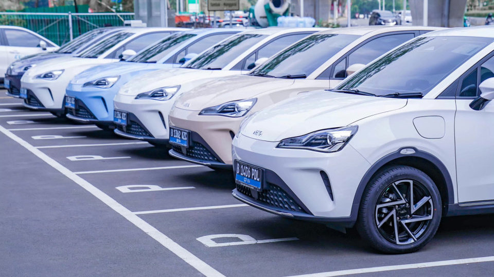 悬崖边的中国车企，何以救赎？