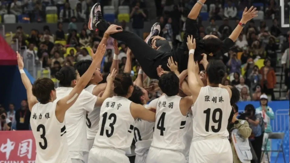 拿捏仨国手26中6，带队击败四川女篮夺冠！篮协用宫鲁鸣顶替她真错了