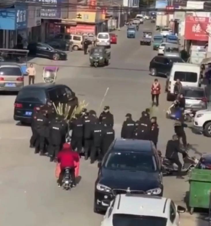 有黑幕?围抢老人甘蔗外包公司承包费2000多万,被投诉不正当竞争休闲区蓝鸢梦想 - Www.slyday.coM 有黑幕?围抢老人甘蔗外包公司承包费2000多万,被投诉不正当竞争休闲区蓝鸢梦想 - Www.slyday.coM