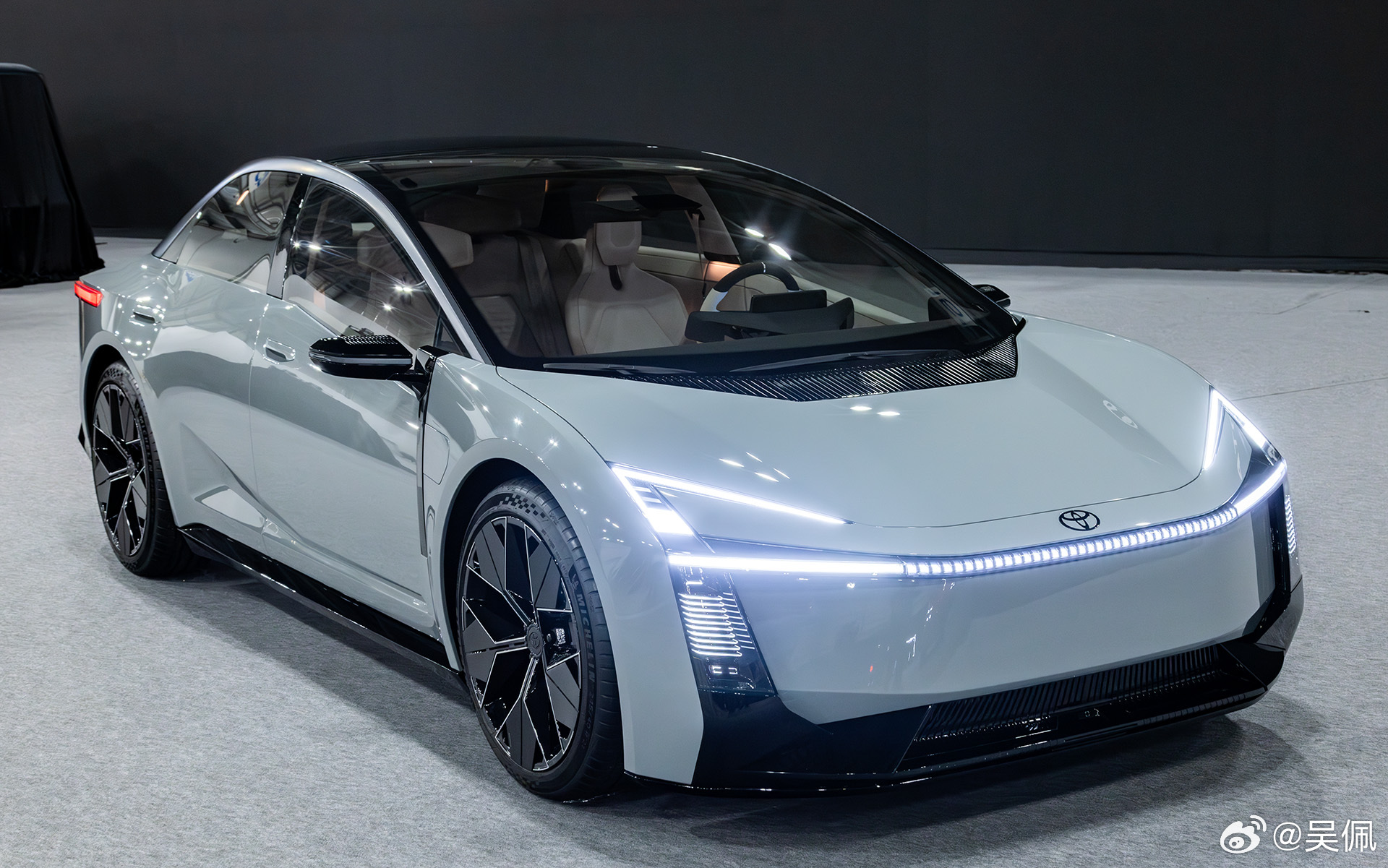 全新卡罗拉车型全面升级，仅保留名称