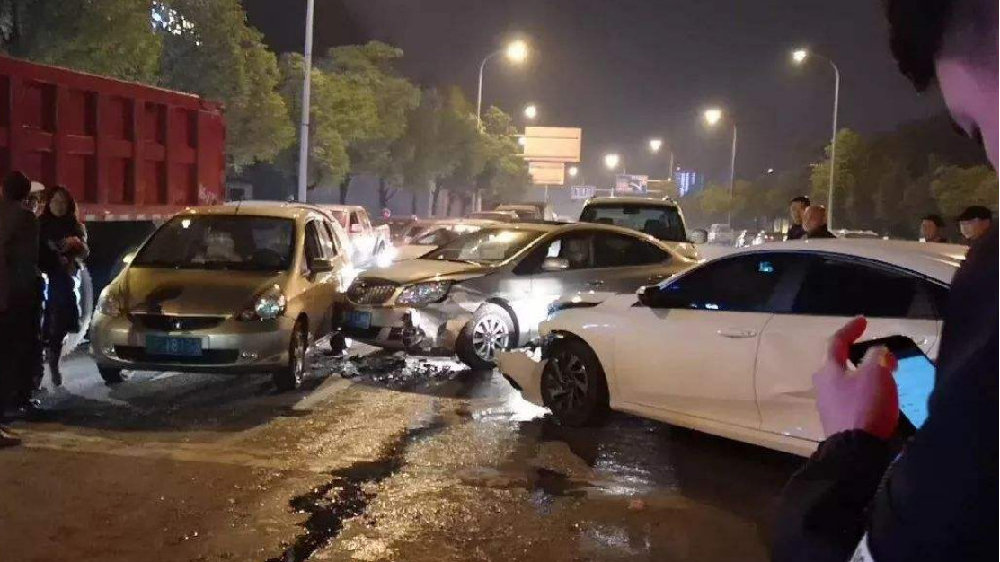 肇事撞死人负全责，但只买了交强险和三者100万，保险公司咋赔