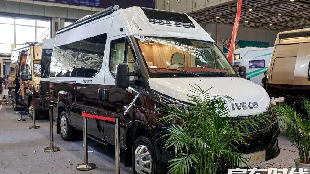 一百多万的B型房车什么样？ 卫航进口依维柯湾流1号