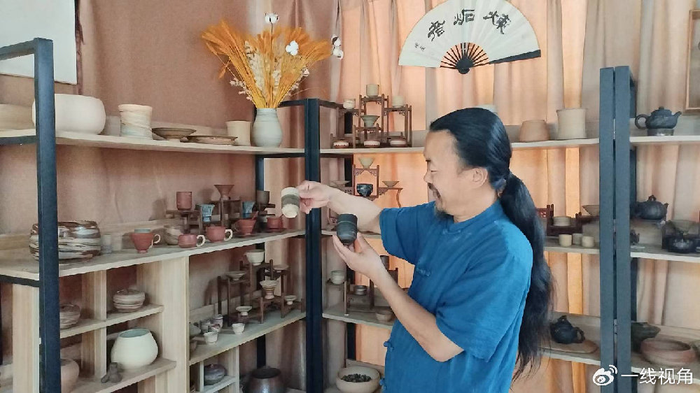 用工匠精神演绎“陶艺人生” -访云南金瓦窑《胎绞炻器》工艺创始人