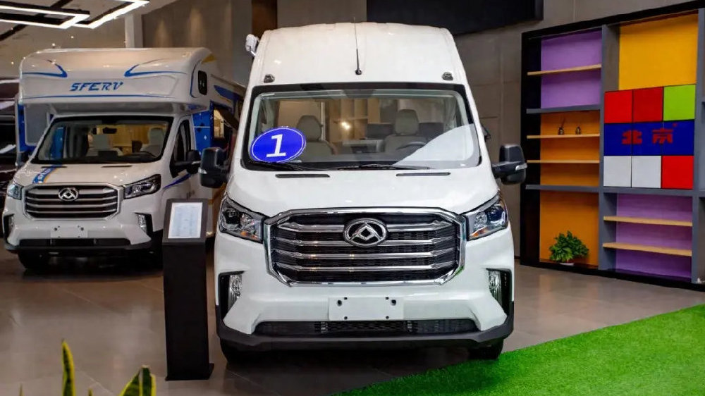 三卧六座 高效布局 后横床＋电动吊床——实拍威尔特芬清风6号