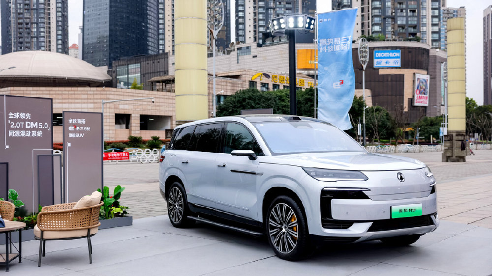 “公路坦克”腾势N9上市10天热销1708辆大助力，腾势汽车3月销量同比