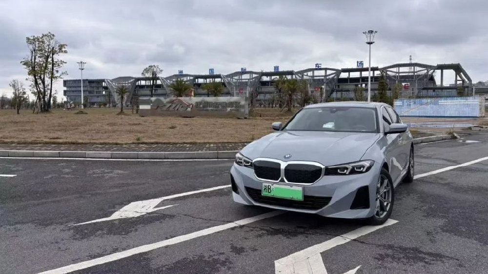 宝马i3车机对决苹果CarPlay，音质、导航谁赢了？