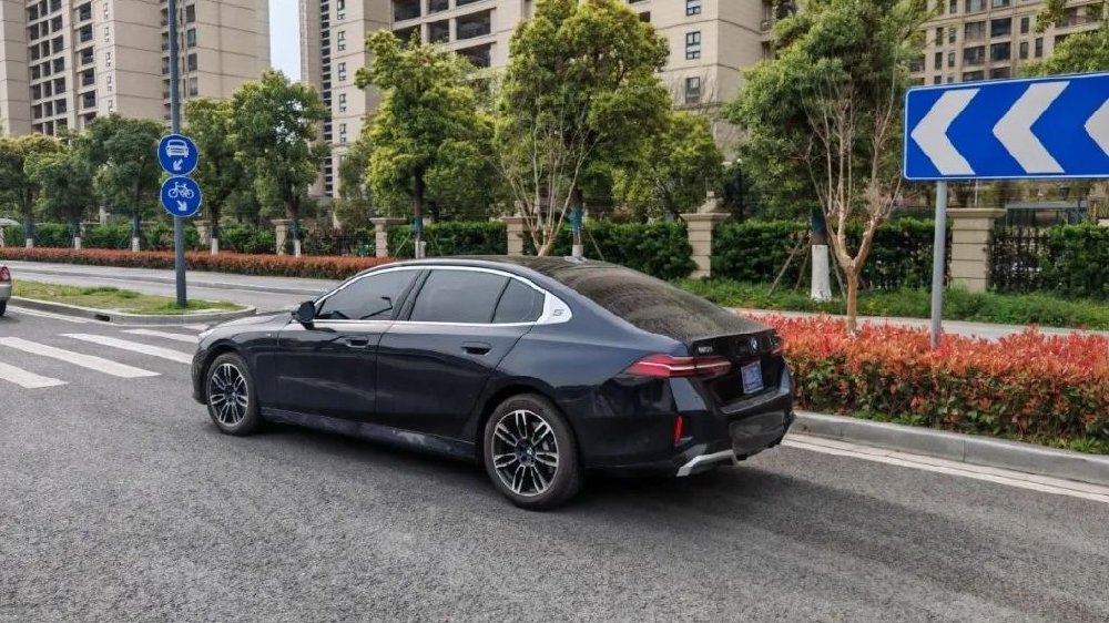 宝马新5系525Li一万公里总结，车主说虽不完美但足够契合！