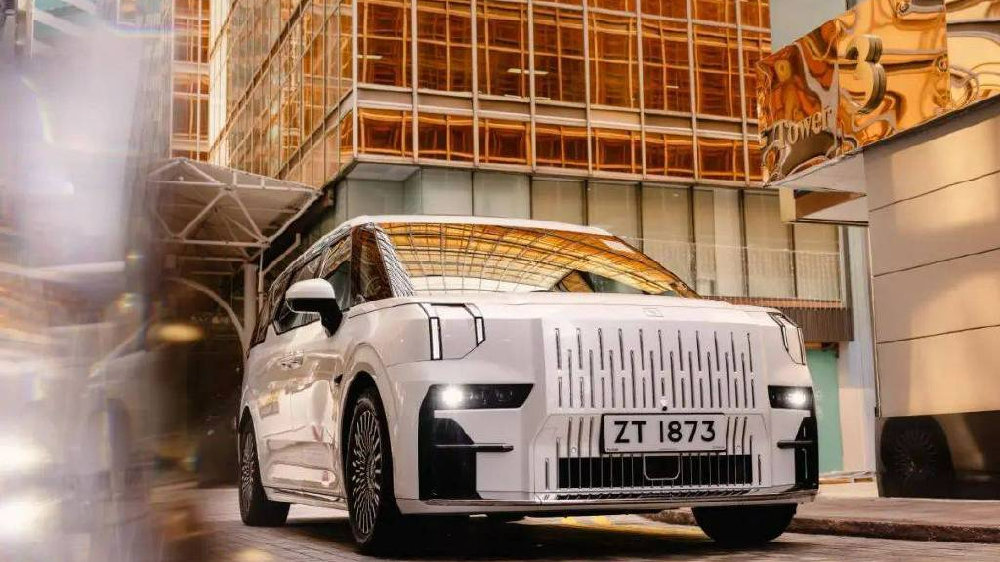 日系豪华已成过去，香港车圈顶流非极氪 009 莫属