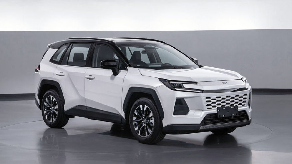 新款丰田威兰达实车曝光，全新设计风格，外观很硬朗，三种动力