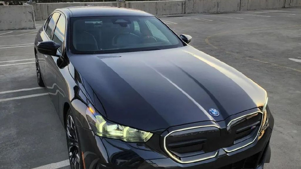 2026款宝马来了！X1、X3、X5曜夜版上市，宝石青5系回归