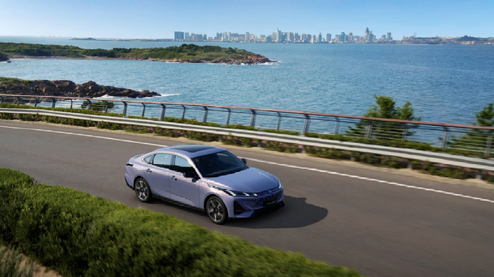 7.29万起！长安第四代逸动上市，更智能的家轿来袭