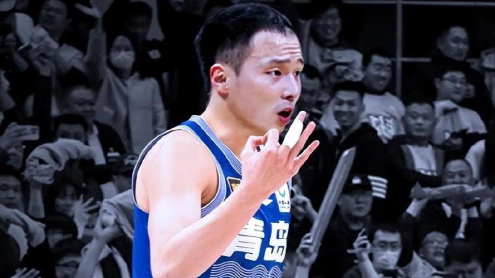 王奕博离队记仇？浙江官宣约翰逊加盟却未提其青岛履历，球迷：小气