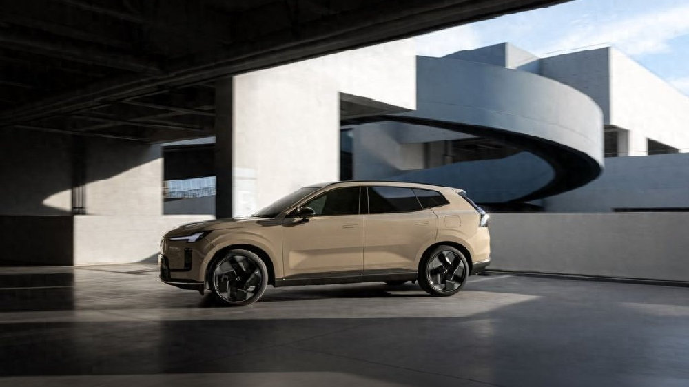 豪华新物种，沃尔沃XC70以26.99万元起打响“超混SUV”第一枪