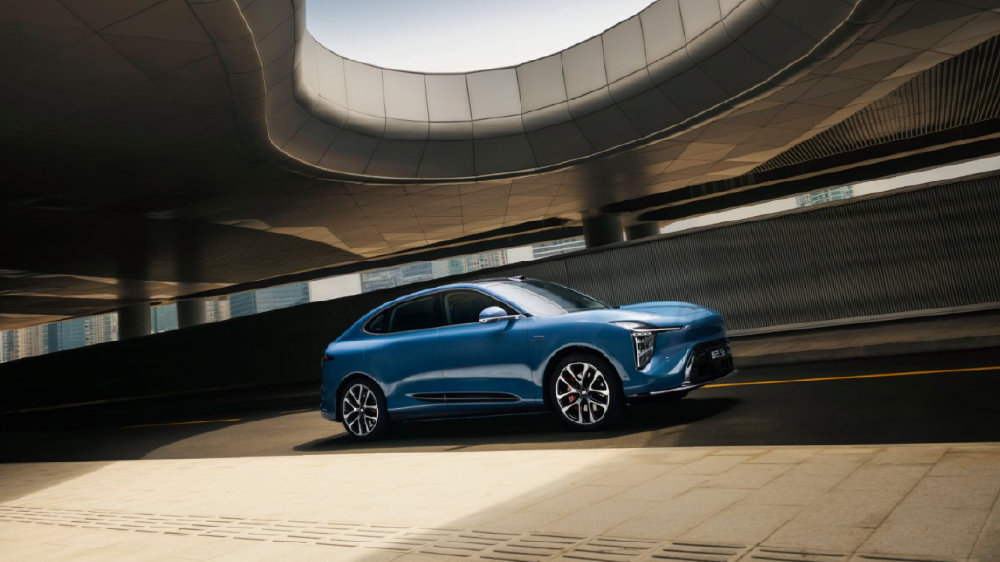 自带超充桩！智己LS6超级增程：1500公里续航+大五座+19.79万起售