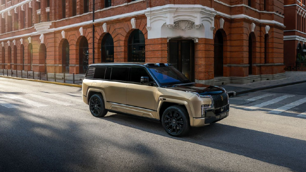 售价128万！后排可变双人床，150度零重力，仰望U8L太懂中国老板