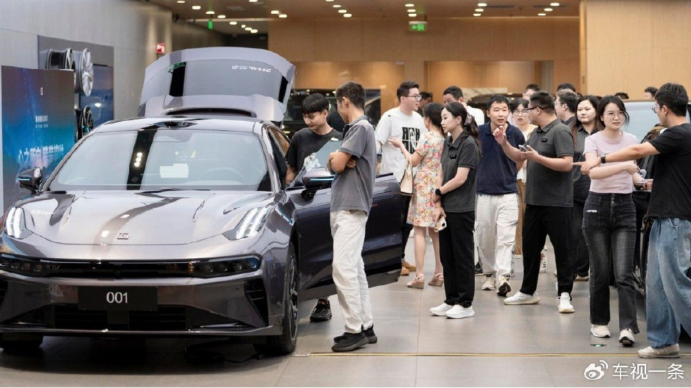 焕新极氪001上市再掀热潮！多地门店人气火爆