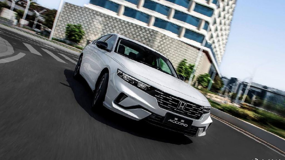 A级车都“卷”长了？雅阁：别慌！极致操控才是B级车的“灵魂暴击”！