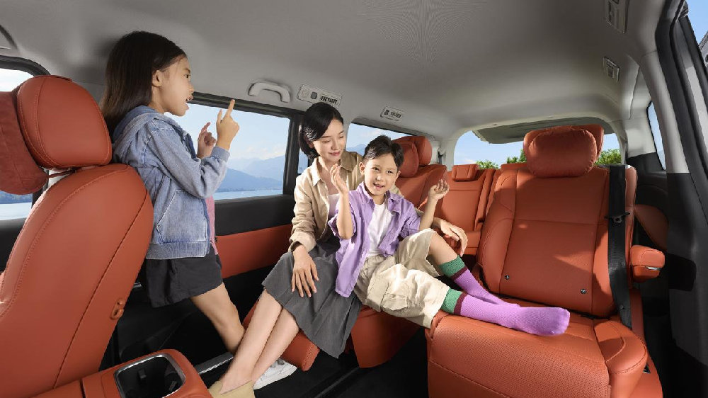 锐胜M8大型MPV正式预售 16.98万起，三排都是商务舱