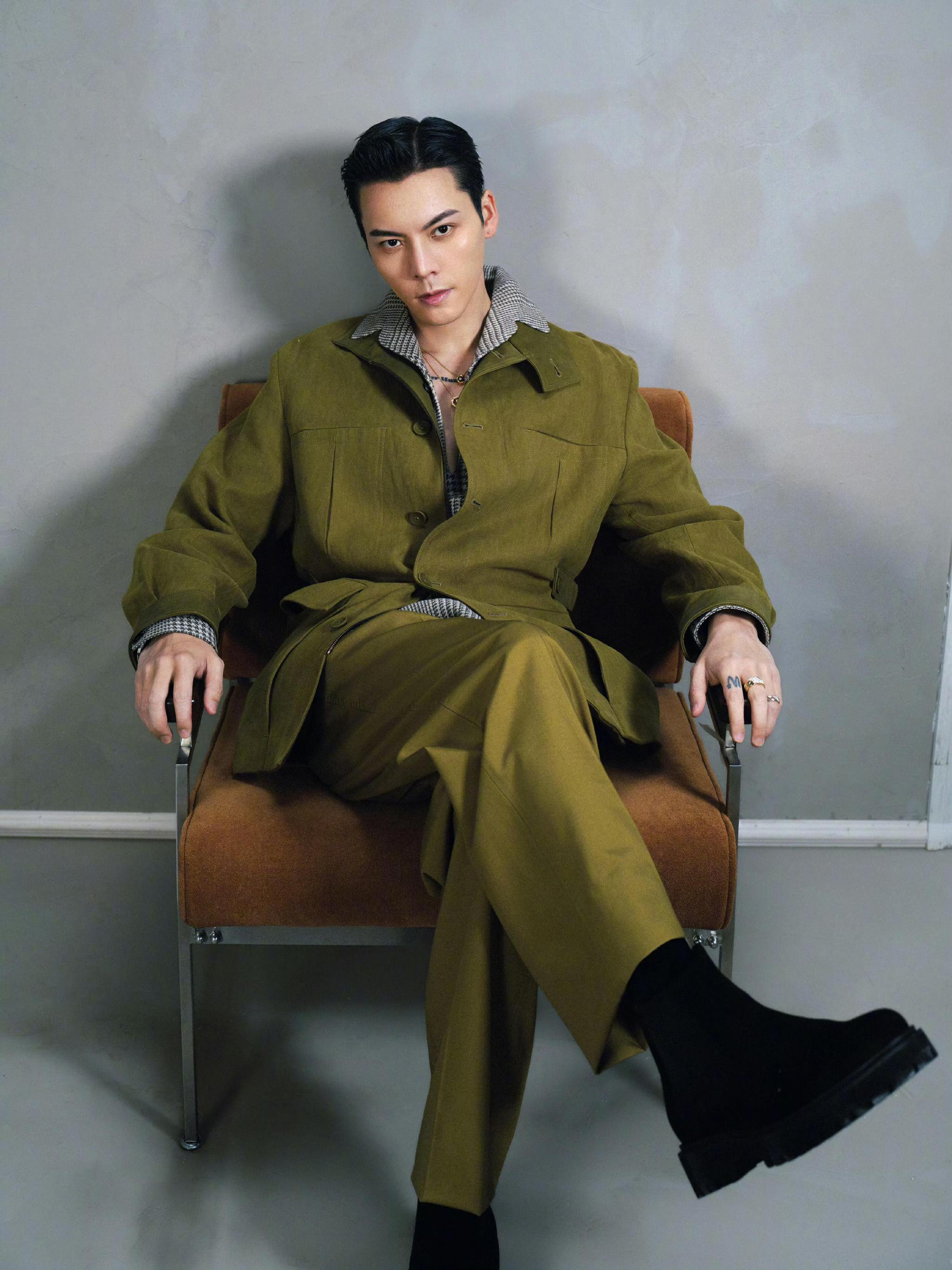 陈伟霆等九位男艺人清晨出图备战微博之夜