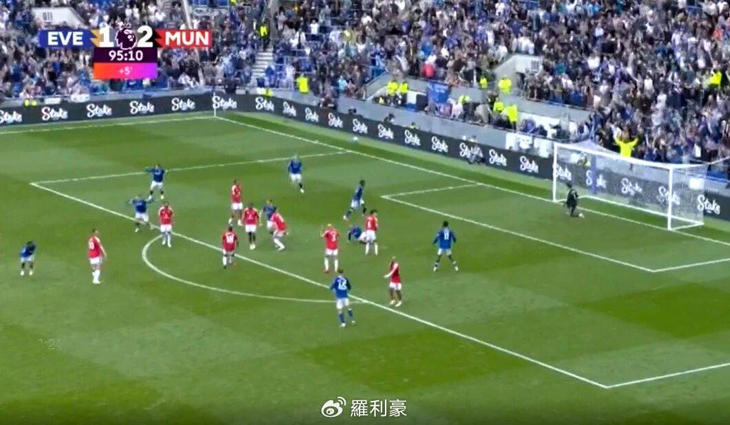 曼联2-2遭埃弗顿绝平 补时争议判罚引嘘声 曼联2-2遭埃弗顿绝平 补时争议判罚引嘘声