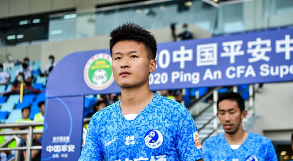 替补上场攻入2球!中国C罗冉冉升起?还是谢晖会调教!休闲区蓝鸢梦想 - Www.slyday.coM 替补上场攻入2球!中国C罗冉冉升起?还是谢晖会调教!休闲区蓝鸢梦想 - Www.slyday.coM