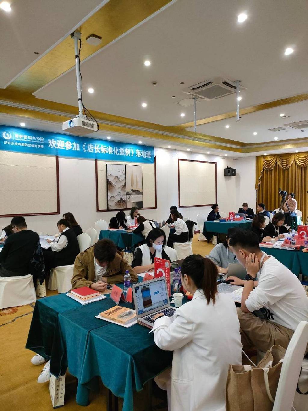 店长标准化手册：店长每天的工作流程与门店运营管理制度休闲区蓝鸢梦想 - Www.slyday.coM