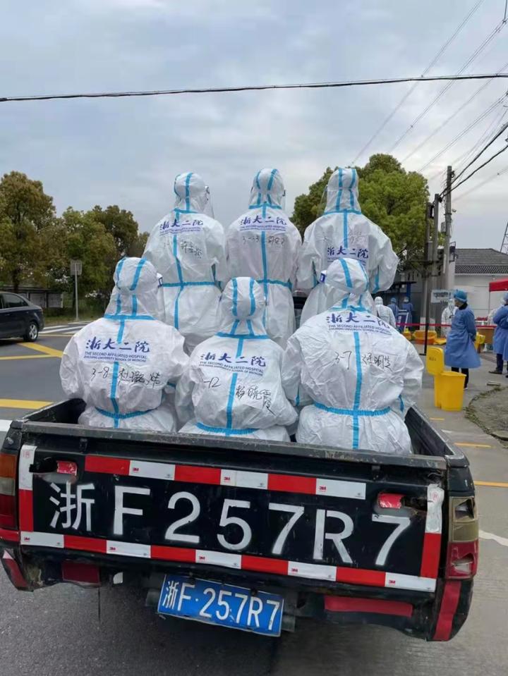 四个月内六次驰援抗疫,她依依不舍吻别女儿踏上援沪之路……休闲区蓝鸢梦想 - Www.slyday.coM 四个月内六次驰援抗疫,她依依不舍吻别女儿踏上援沪之路……休闲区蓝鸢梦想 - Www.slyday.coM