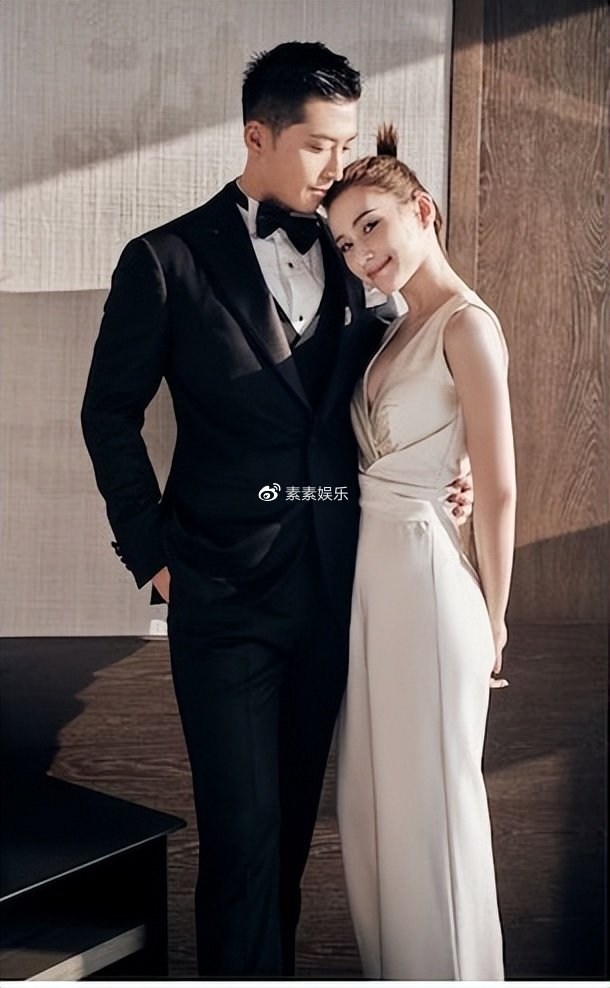 何超莲窦骁婚礼首套婚纱图曝光：何超莲穿白婚纱造型像仙女