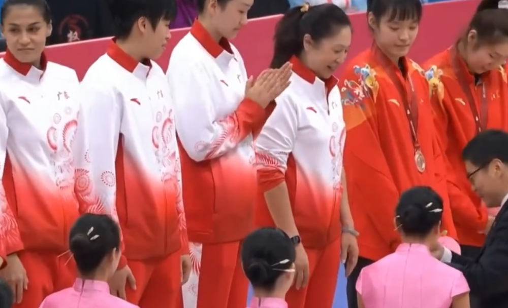 率队完成大爆冷！广东女篮主帅郑薇：没有人相信我们能拿到冠军