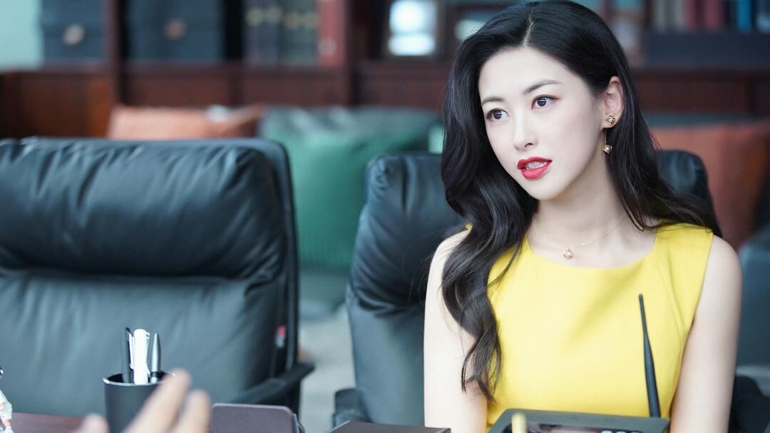 而且朱珠前几天化淡妆之后完全没有憔悴的感觉,颜值超靓丽.
