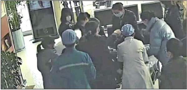 山东一孕妇银行办业务时临产!营业厅内搭产房,孩子出生在银行休闲区蓝鸢梦想 - Www.slyday.coM 山东一孕妇银行办业务时临产!营业厅内搭产房,孩子出生在银行休闲区蓝鸢梦想 - Www.slyday.coM