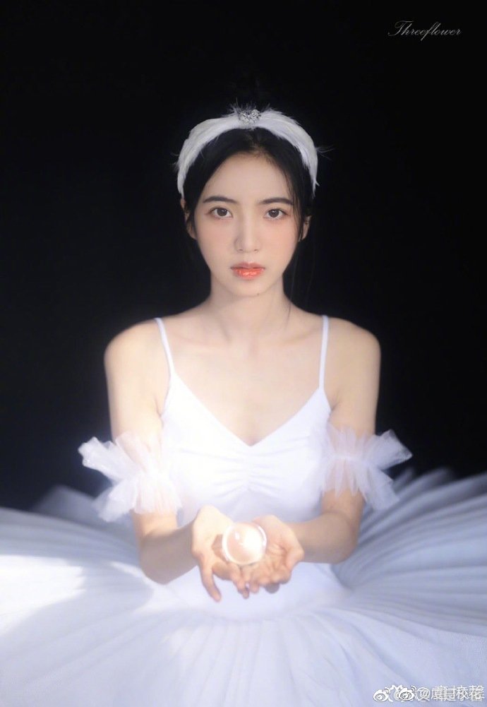 她叫章梓馨,播音专业在读,00年,身高168cm,很有