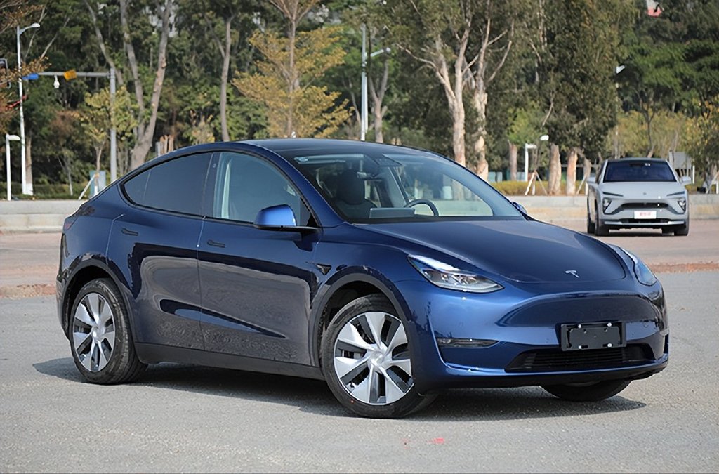 特斯拉Model Y领衔,38万级豪华纯电SUV海选,买BBA真不如买国产?