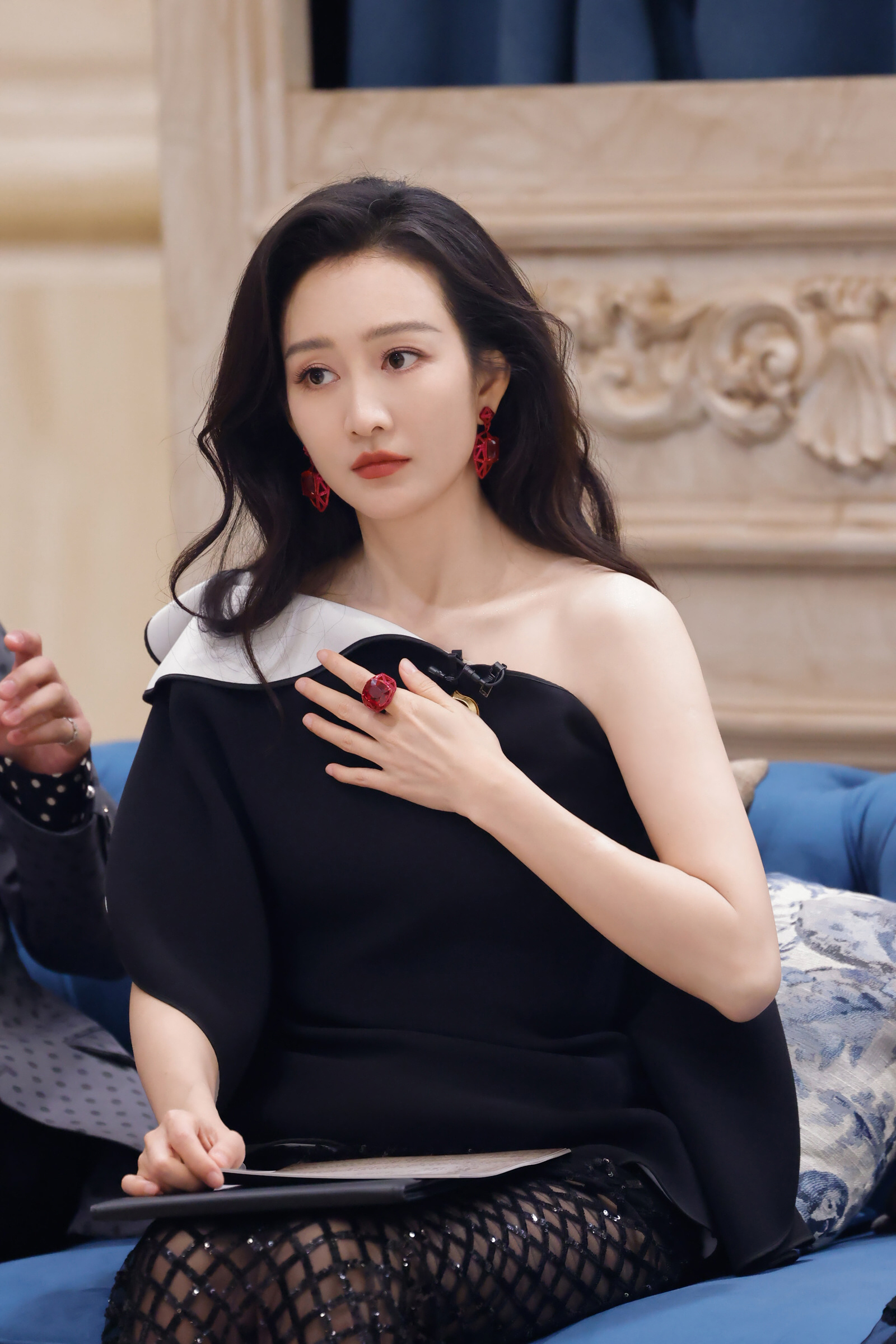 王鸥智斗阵营本，大侦探超前聚会今日中午芒果TV上线