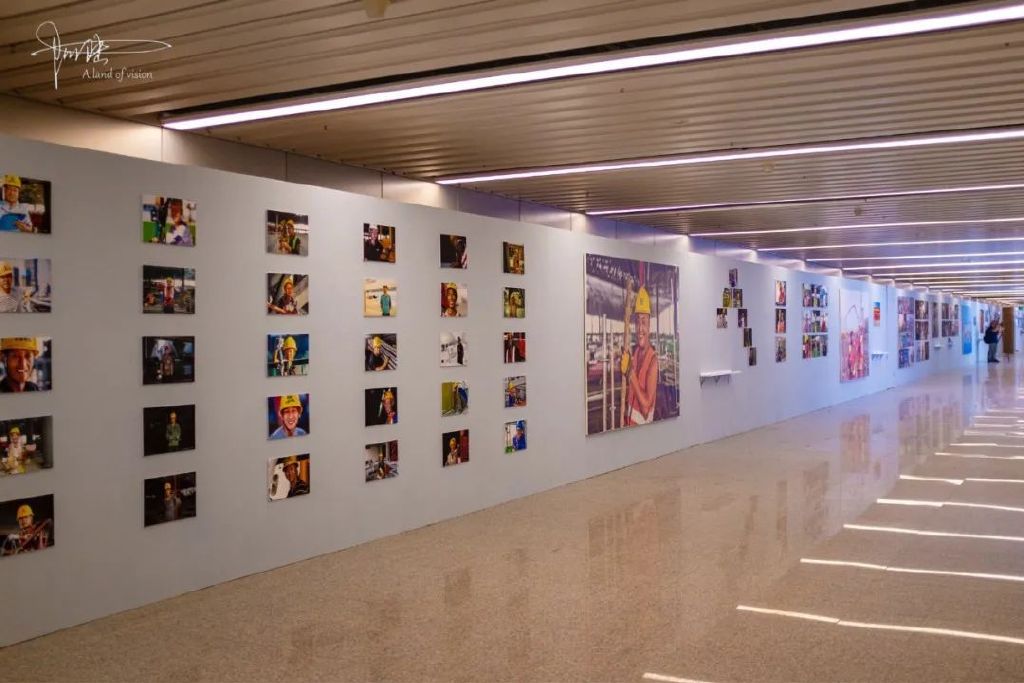 想你的风吹到了西站,这个《最美建设者》摄影展不容错过休闲区蓝鸢梦想 - Www.slyday.coM 想你的风吹到了西站,这个《最美建设者》摄影展不容错过休闲区蓝鸢梦想 - Www.slyday.coM