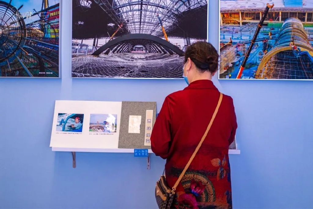 想你的风吹到了西站,这个《最美建设者》摄影展不容错过休闲区蓝鸢梦想 - Www.slyday.coM 想你的风吹到了西站,这个《最美建设者》摄影展不容错过休闲区蓝鸢梦想 - Www.slyday.coM