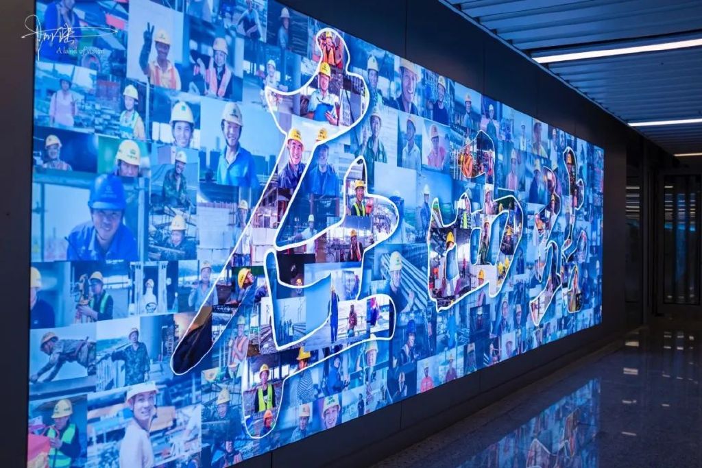 想你的风吹到了西站,这个《最美建设者》摄影展不容错过休闲区蓝鸢梦想 - Www.slyday.coM 想你的风吹到了西站,这个《最美建设者》摄影展不容错过休闲区蓝鸢梦想 - Www.slyday.coM