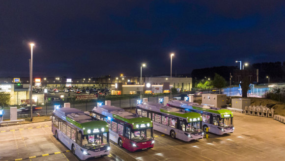 联合国气候大会官方接驳纯电动车，选择了中国品牌