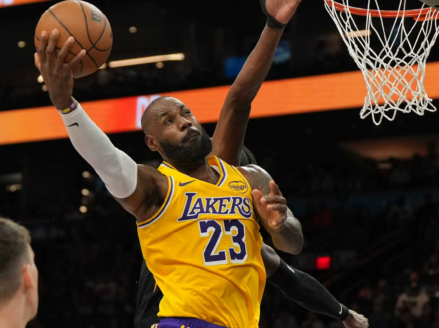 詹姆斯高效23+6难救主，洛杉矶湖人队连败背后暴露了哪些防守顽疾？