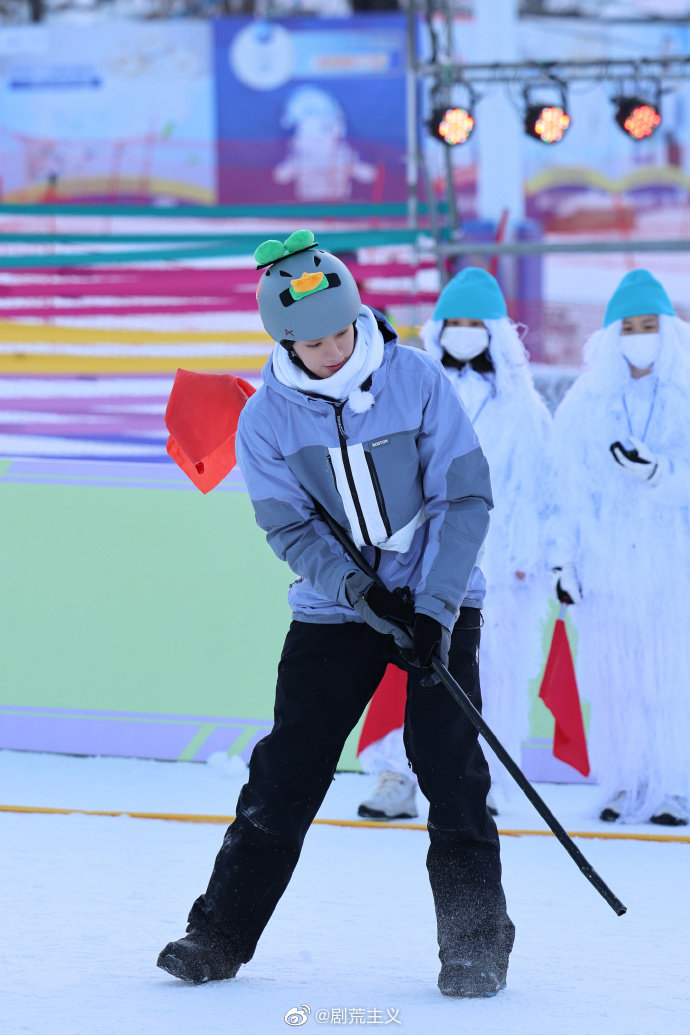 还好投篮绝杀扳回一城” 开始期待《超有趣滑雪大会》里的投篮场面了 
