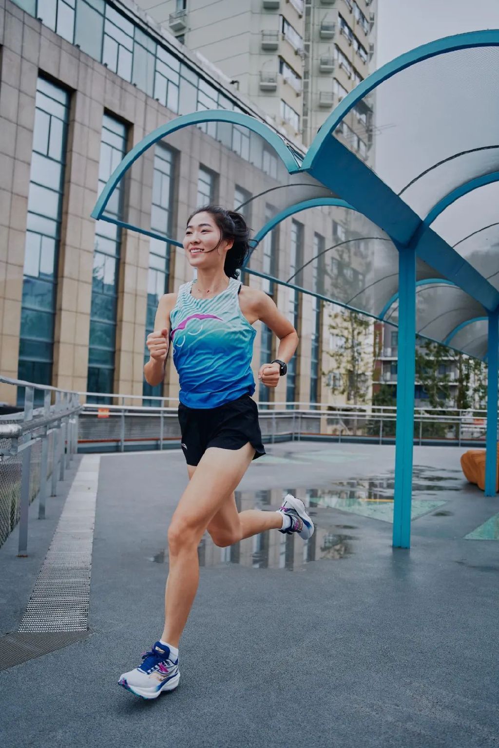 根据权威统计数据显示：在大学附近怎么能约到女学生？社交场合与自然互动全解析