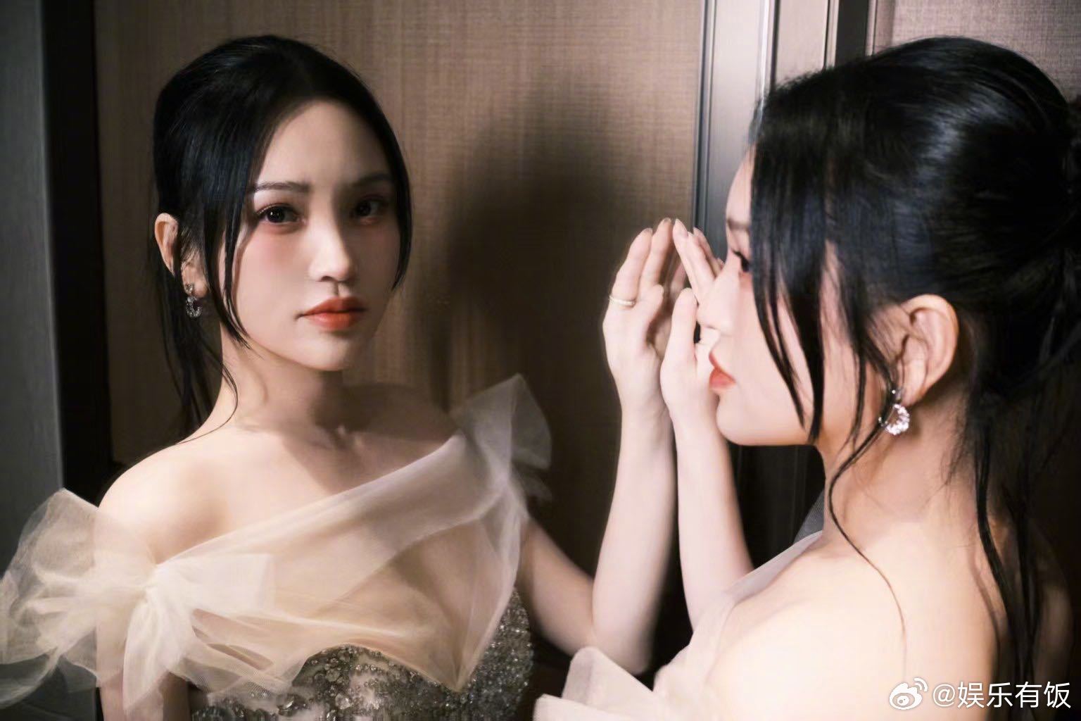 金莎孙丞潇中秋双人图氛围感拉满