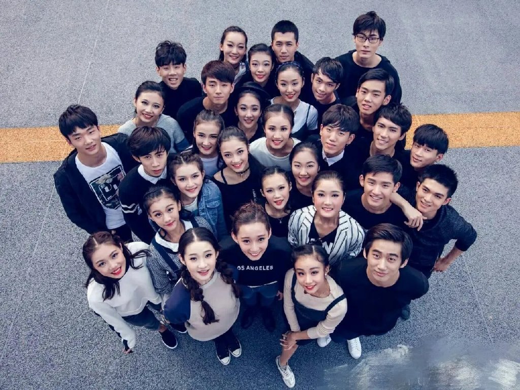 写给第一批毕业的00后的一段文字:毕业快乐,保持奋进的姿态休闲区蓝鸢梦想 - Www.slyday.coM 写给第一批毕业的00后的一段文字:毕业快乐,保持奋进的姿态休闲区蓝鸢梦想 - Www.slyday.coM