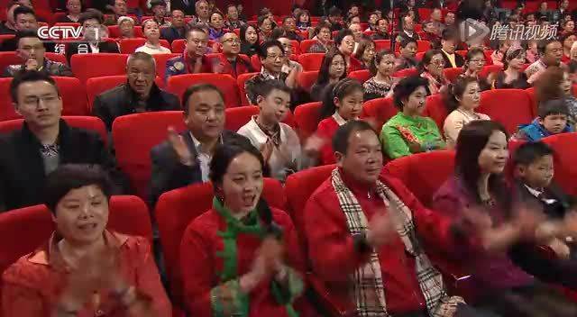 《2016猴年央视春晚》56个民族创意服装秀《大地春晖》杨月秋、李飞、孟庆旸_综艺_高清完整版视频在线观看_视频