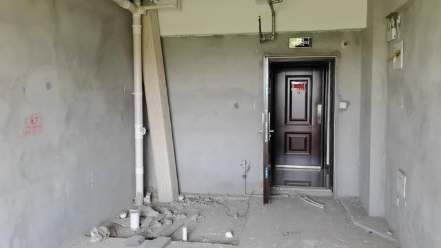 郑州一公寓“精装修”交房变“毛坯”,业主拒收讨说法,开发商含糊回应休闲区蓝鸢梦想 - Www.slyday.coM 郑州一公寓“精装修”交房变“毛坯”,业主拒收讨说法,开发商含糊回应休闲区蓝鸢梦想 - Www.slyday.coM