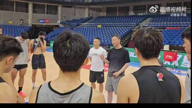 刘维伟：青岛男篮要以国家队为标准 四个字“毫无保留”