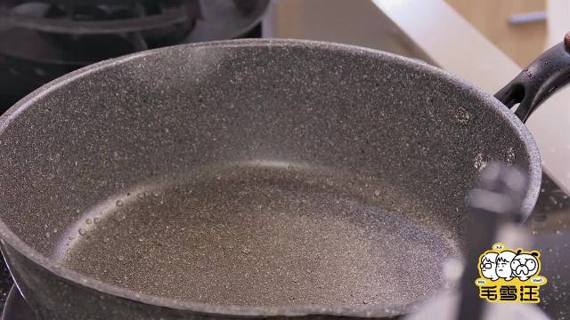 毛雪汪丨做饭遭围观指点,徐志胜:你们厨房“霸凌”我!_新闻