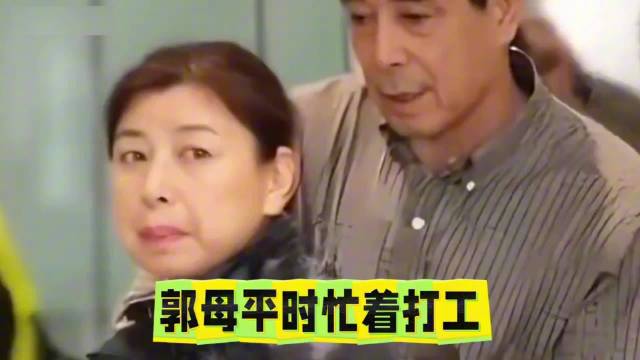 郭晶晶的妈妈为了看女儿，每周从河北到北京，为了省钱下了火车还骑自行车…