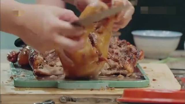 何炅黄磊都吓到了，蘑菇屋惊现密密麻麻的蚊虫，鸡皮疙瘩都起来了